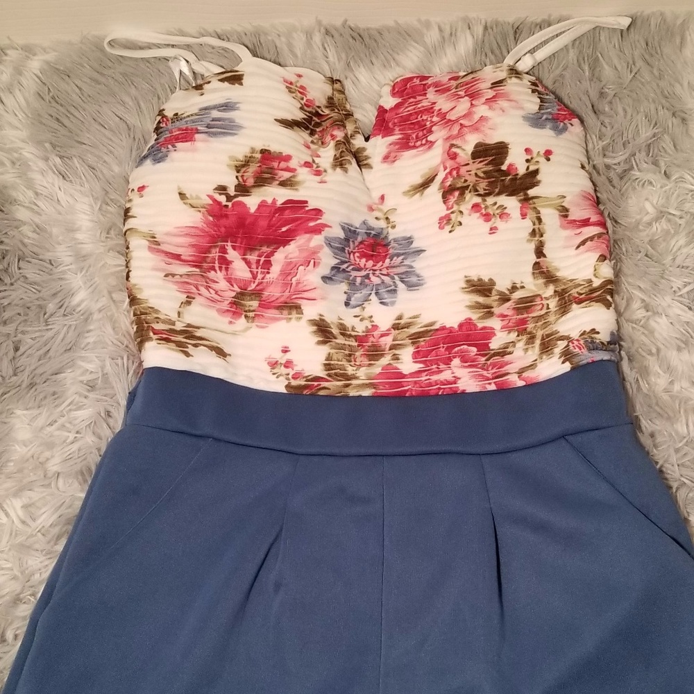 White and Blue Romper w/Floral Pattern and Pockets